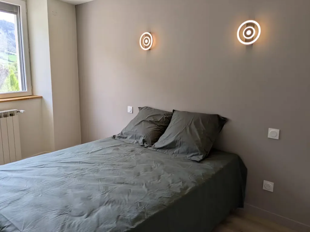 Seconde chambre avec lit double du gîte Au bord du Tarn