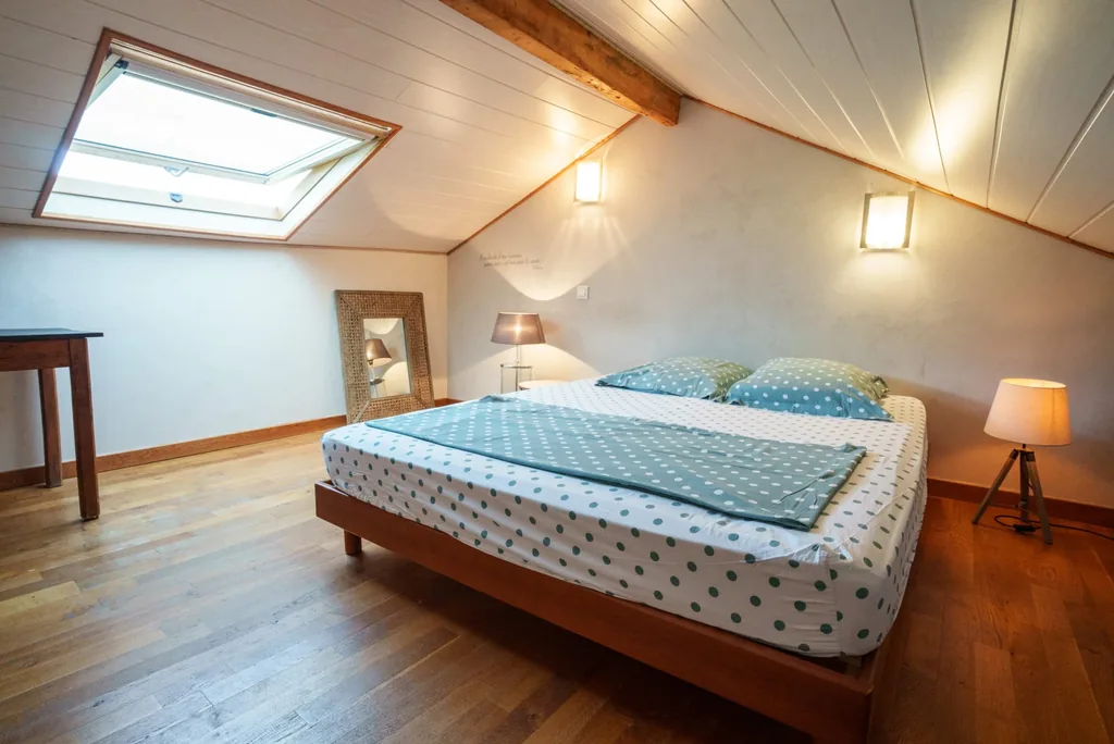 Chambre sous combles avec velux du gîte Le Pailler d'Étienne