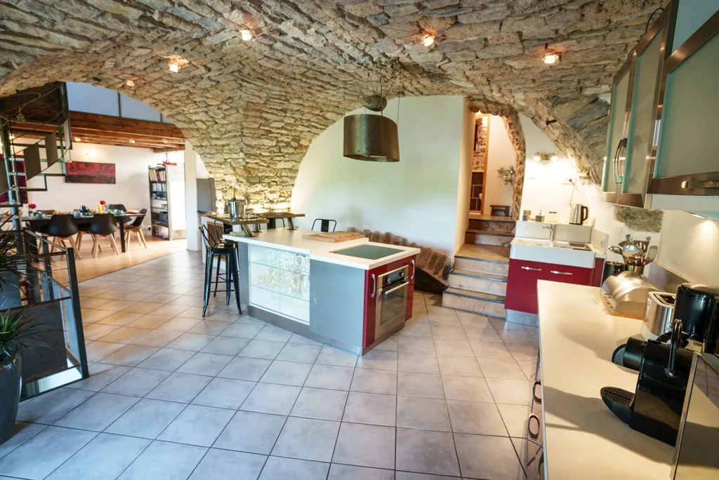 Cuisine équipée moderne du gîte spa Gorges du Tarn