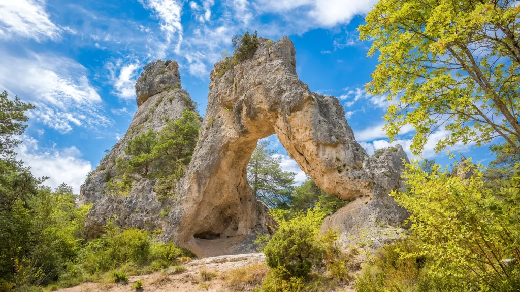 Arche rocheuse de Montpellier-le-Vieux, la Cité de Pierres sur le Causse Noir